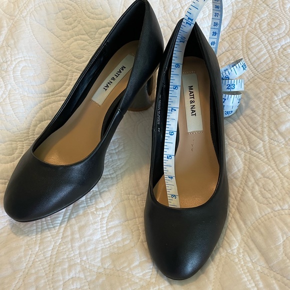 Matt & Nat Pumps size 7-8 - Picture 7 of 9